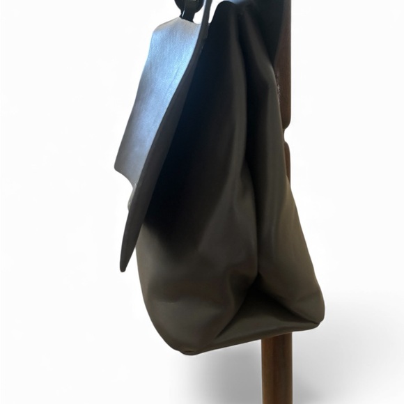 Lia Numa Dark Gray Leather Shoulder Bag - Picture 11 of 13